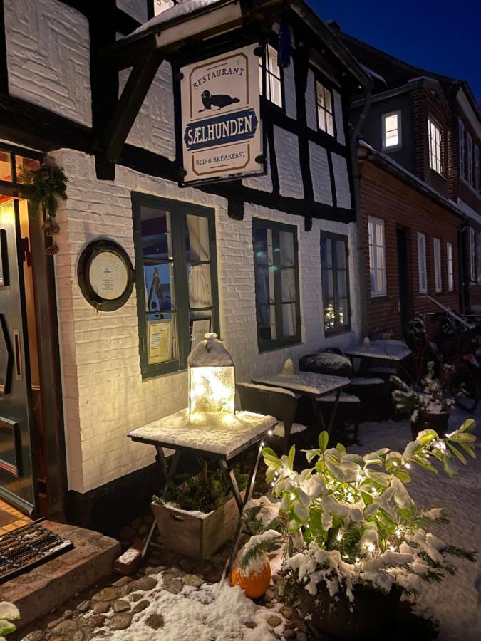Restaurant Saelhunden Bed & Breakfast รีเบอ ภายนอก รูปภาพ